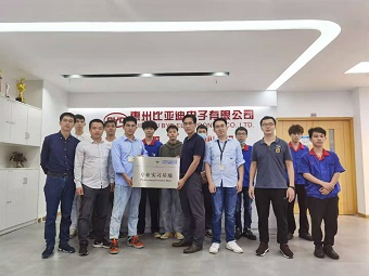 機電一體化+智能制造+工業(yè)機器人學生在惠州比亞迪電子有限公司實習.jpg